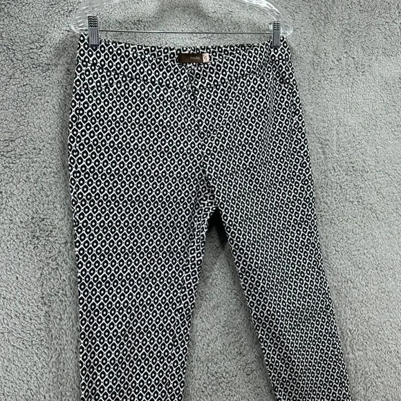 Crosby Women's Size 10 Pants Ankle Length Black White Pattern Stretchy - Picture 3 of 10